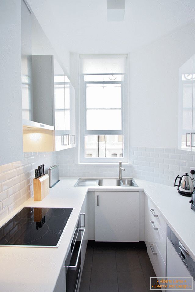 Aumentare lo spazio della cucina nello stile del minimalismo