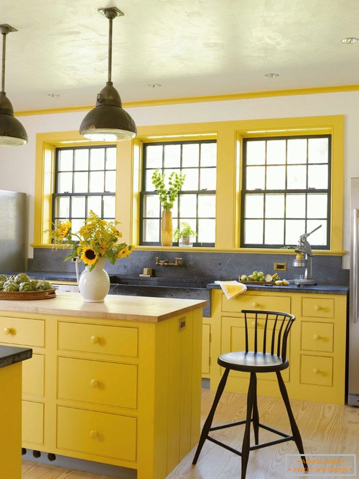 Colore giallo, domina lo stile rustico in cucina