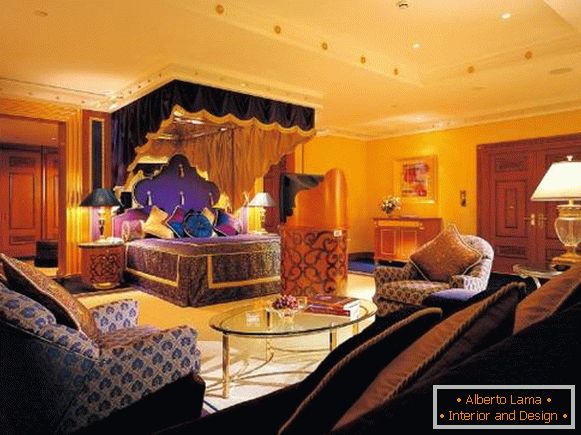 Camera da letto di lusso in stile orientale