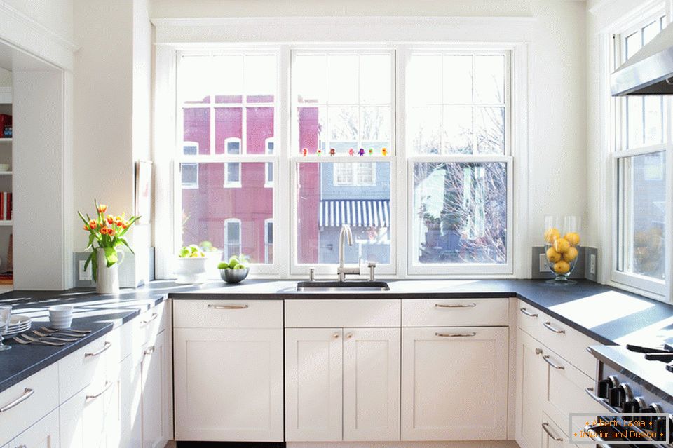Finestra panoramica in cucina