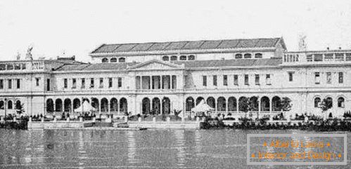 La costruzione della filiale femminile della World Columbia Exposition (Chicago, USA)
