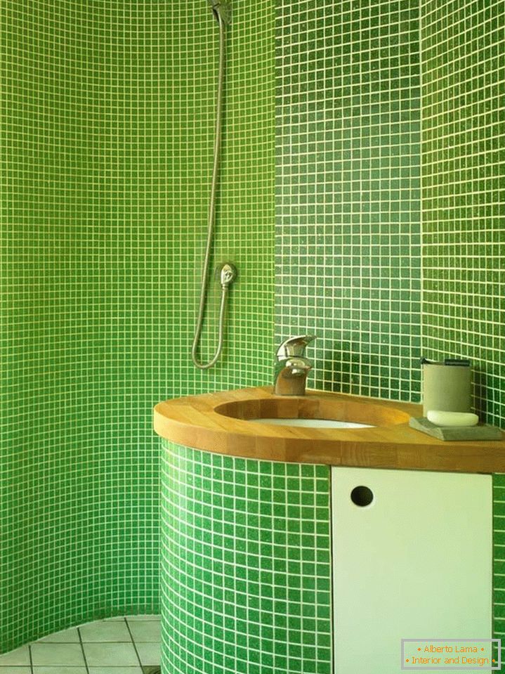 Piastrelle verdi in bagno
