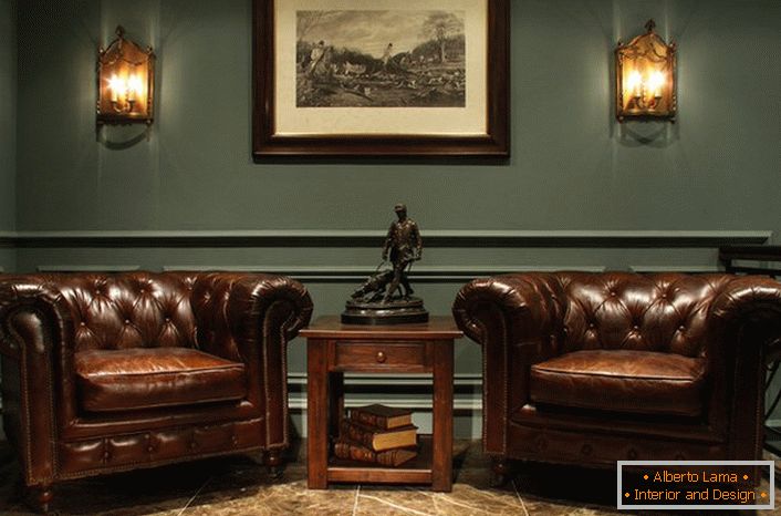Per l'ufficio di un gentiluomo in stile inglese è caratterizzato da enormi sedie in pelle e rigide caratteristiche interne.