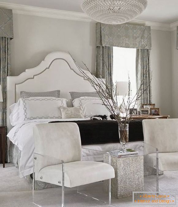 Camera da letto bianca grigia in stile invernale