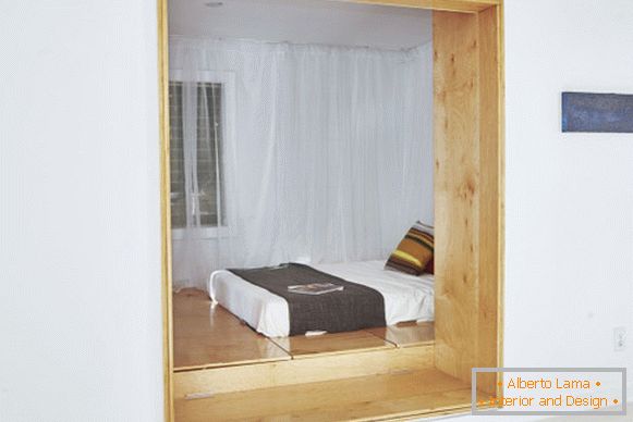 Piccola camera da letto in colore bianco