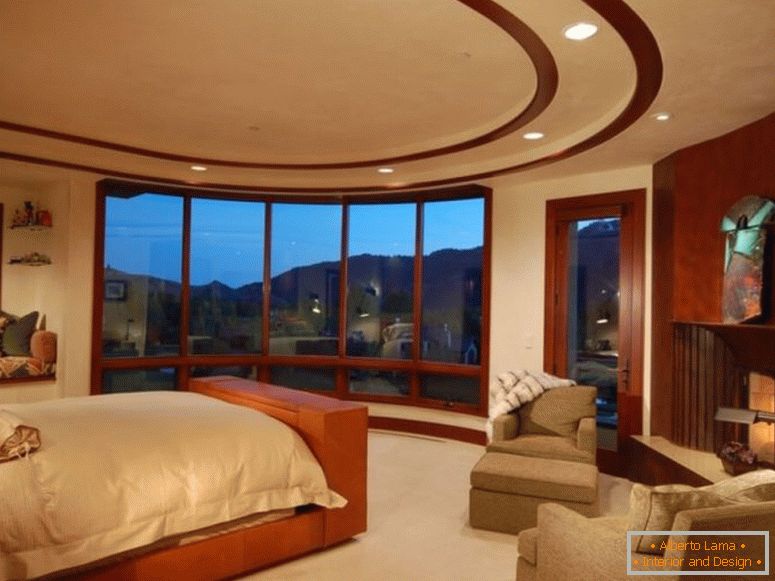 grande-master-camera da letto-con-built-in-day-bed-bay-window-balcone