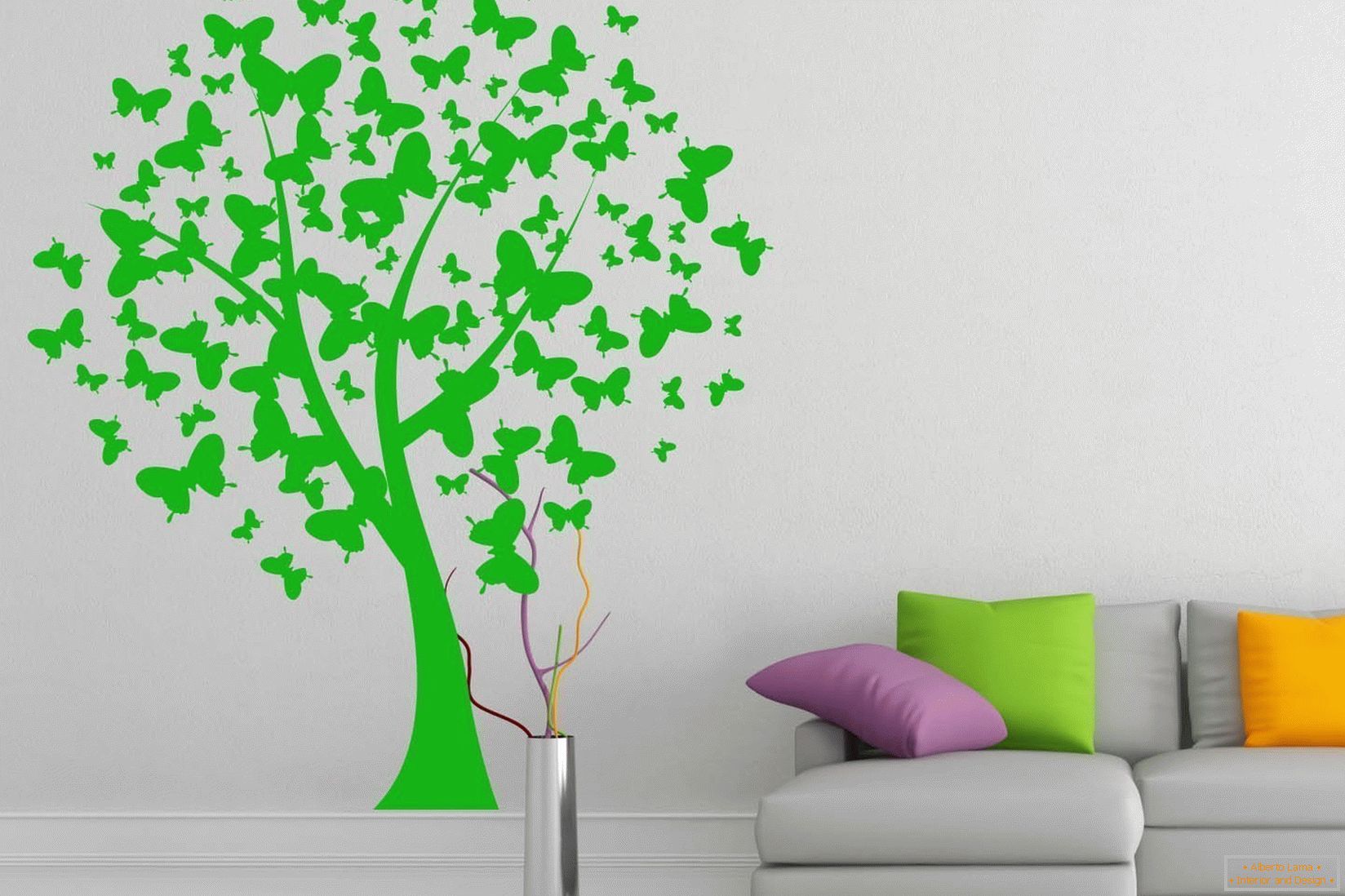 Albero verde su un muro bianco
