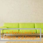 Interni in stile minimalista con un divano verde chiaro