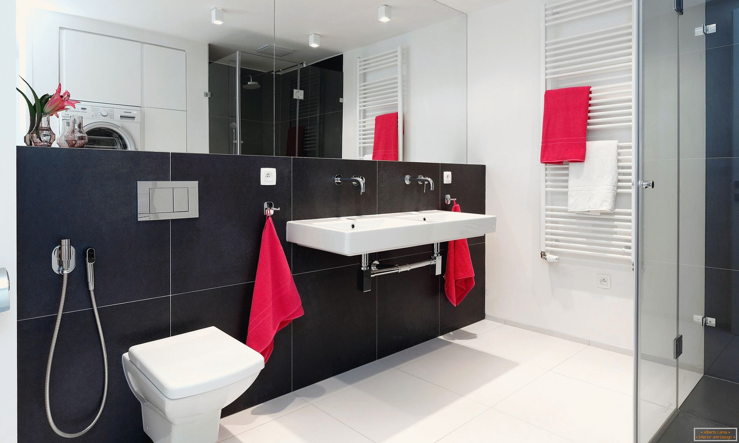 Rosso, bianco e nero nel design del bagno