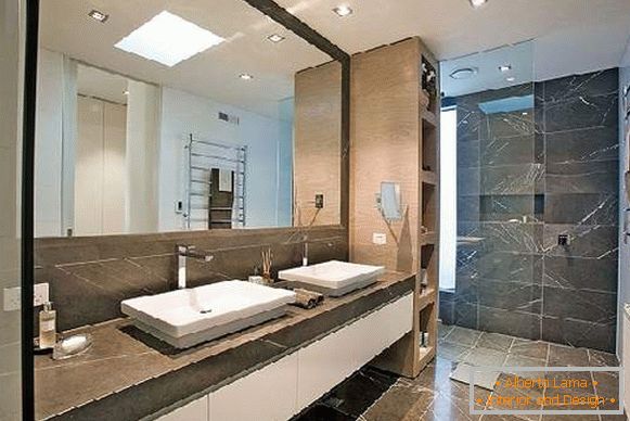 design del bagno con un grande specchio, foto 37