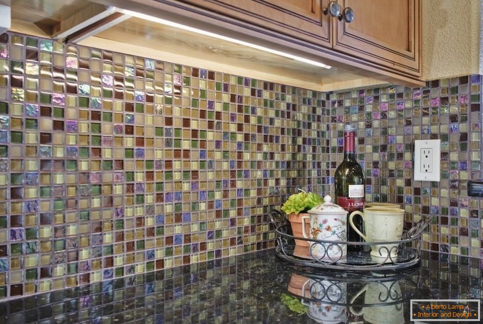 Grembiule a mosaico in cucina