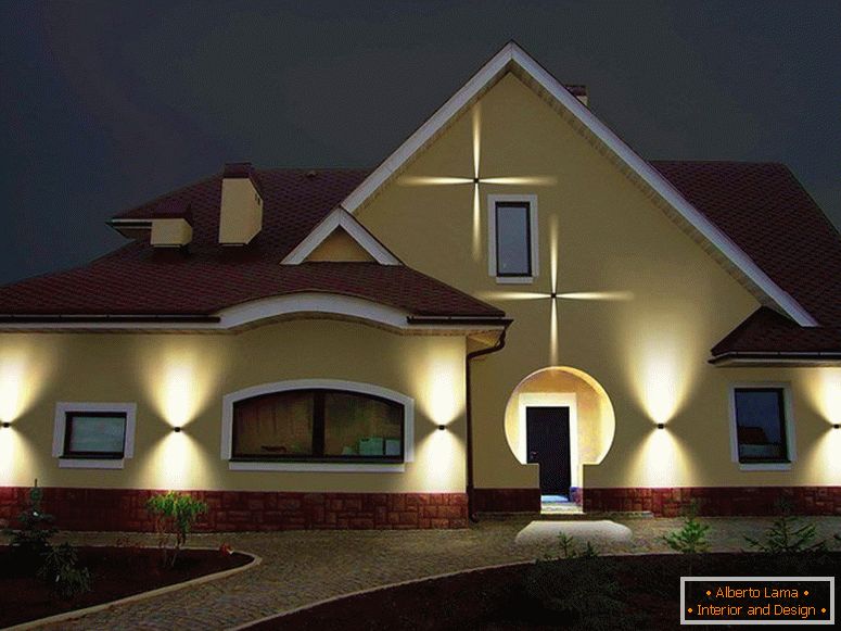 Illuminazione di facciata дома