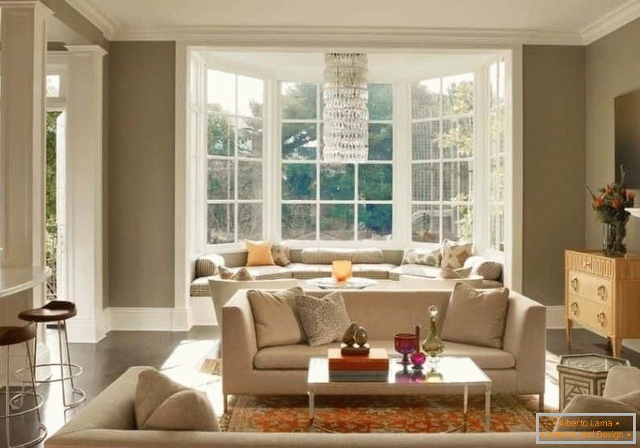 Design moderno della vetrata e del soggiorno