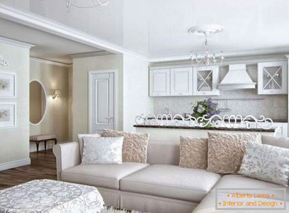 Design classico del soggiorno in una casa privata di colore bianco