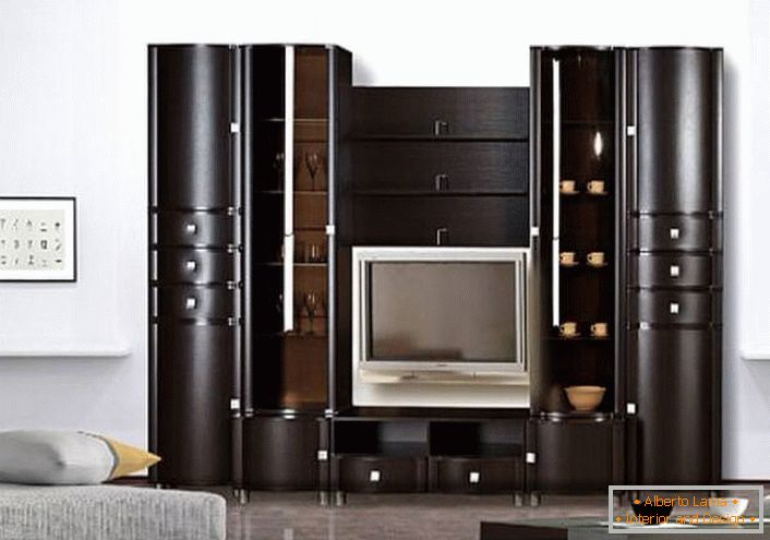 Il colore wenge rende il set di mobili per il salotto il centro del concetto di design. 