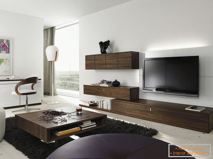 Il set di mobili per un salotto di colore wengé si presenta in modo organico in un interno moderno.