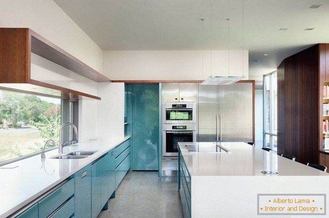 Interessante design d'interni di cucina moderna