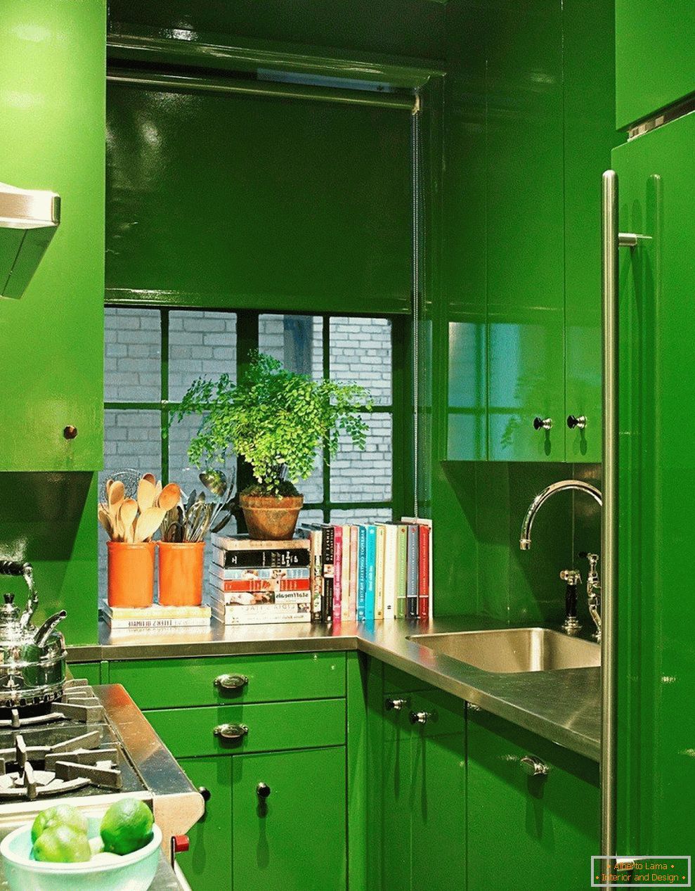Una piccola cucina verde