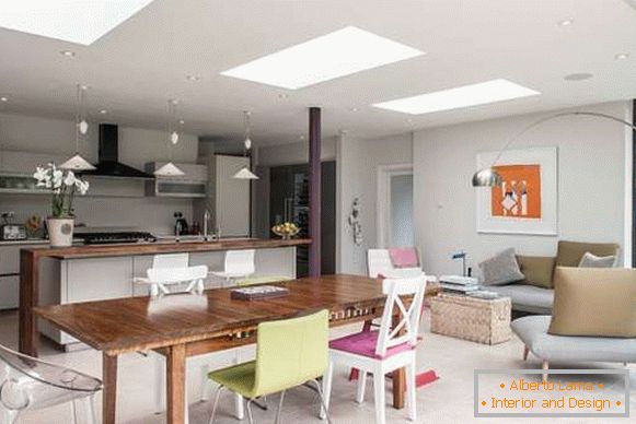 Design della cucina in una casa privata - foto combinata con soggiorno
