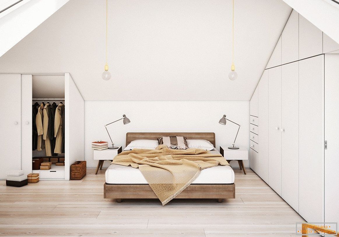 Camera da letto bianca in soffitta