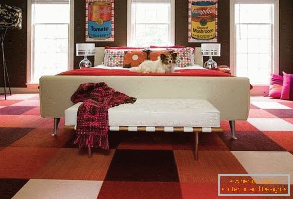 Luminosa camera da letto nello stile degli anni '60