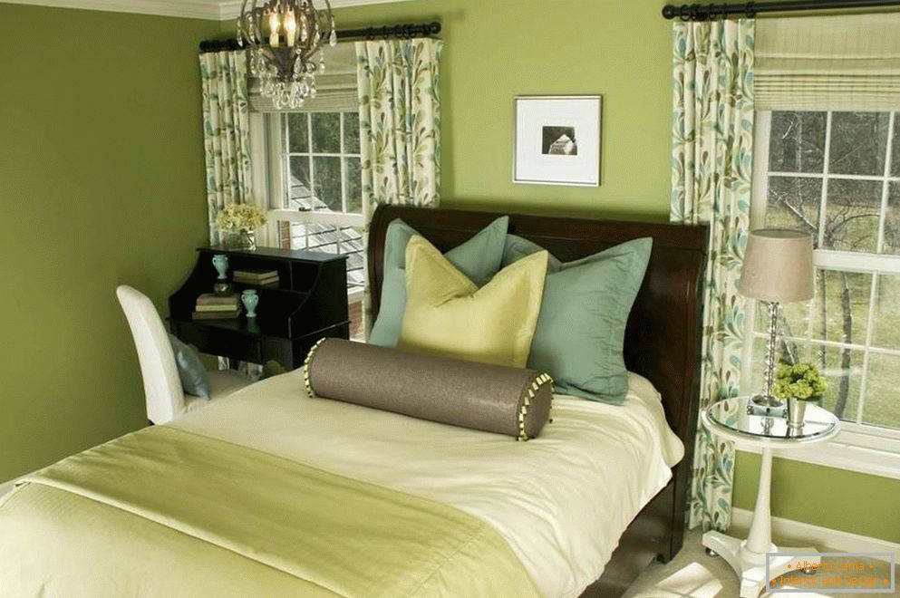 Bella camera da letto nei toni del verde