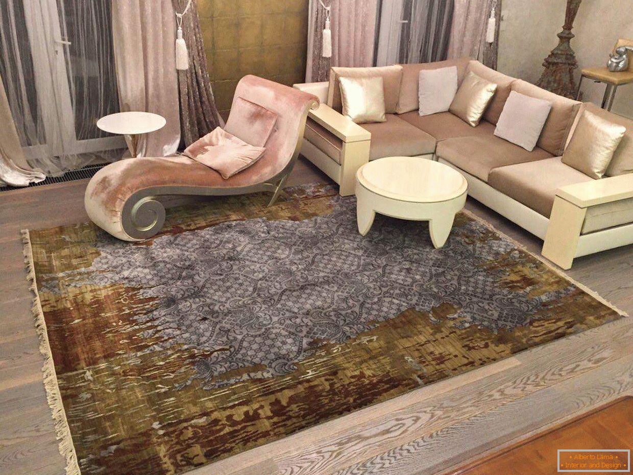 Il tappeto della collezione di design Artifact nel soggiorno