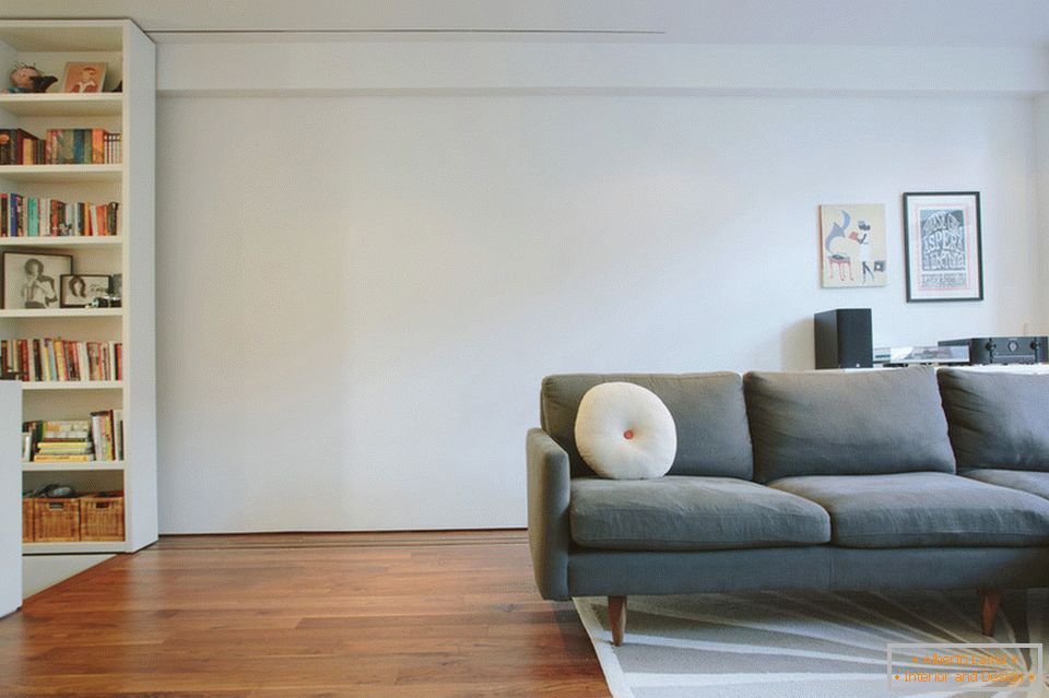Un ampio ed elegante soggiorno duplex elegante a Manhattan