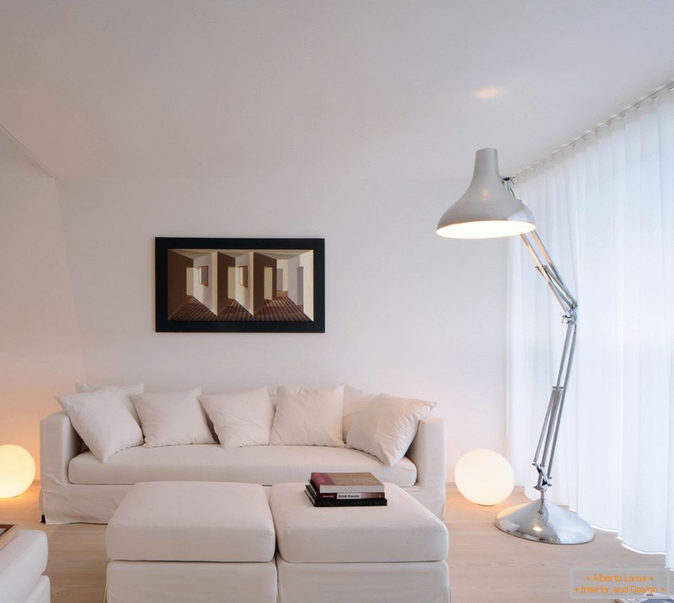 Interno del soggiorno in colore bianco