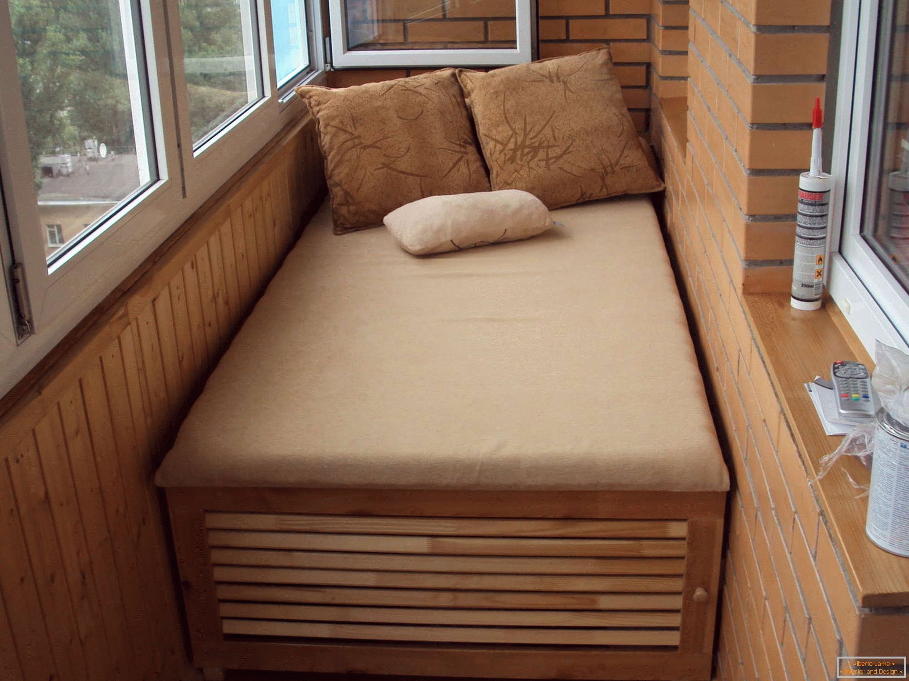 Armadio-letto sul balcone