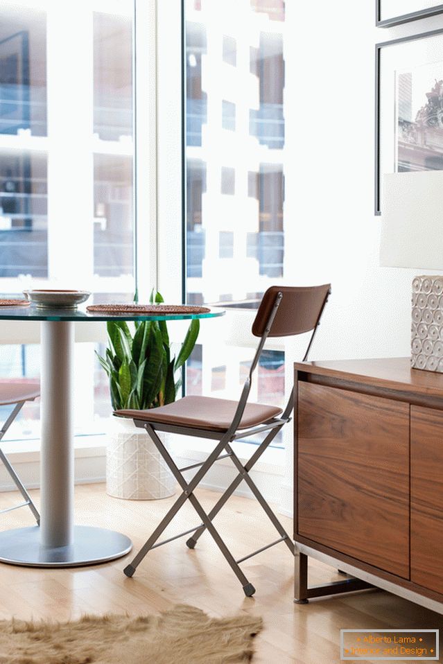 Sala da pranzo di un piccolo appartamento a San Francisco