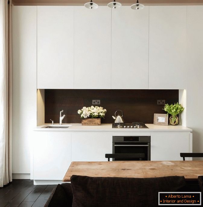 Cucina appartamento-studio in stile moderno
