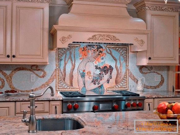 Grembiule da cucina sotto forma di un bellissimo mosaico
