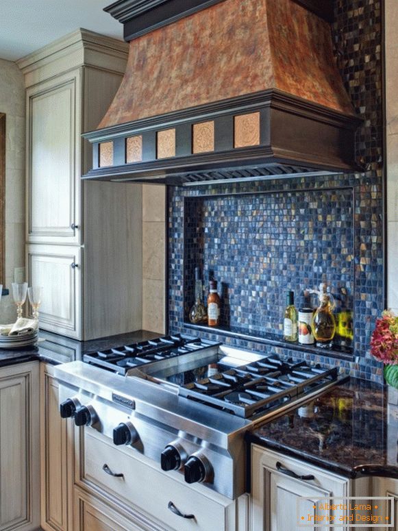 Grembiule da cucina con mosaico di piastrelle
