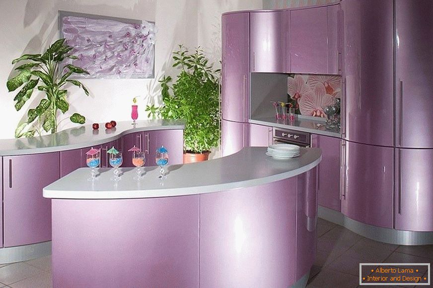 Design insolito della cucina viola
