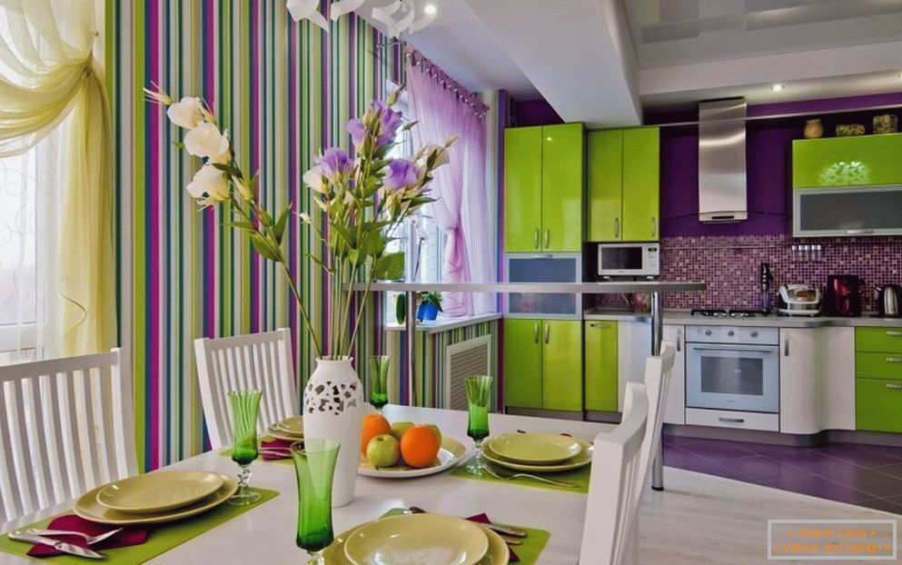 Design di cucina verde e viola