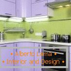 Progettazione di una piccola cucina verde e viola
