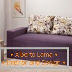 Piccolo divano con colore viola