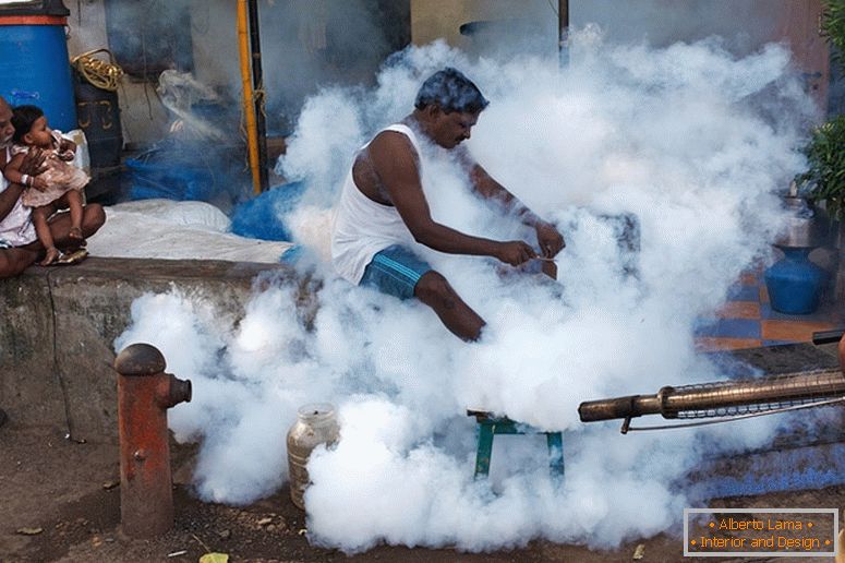 Uomo nel fumo, India
