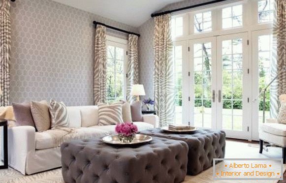 Elegante soggiorno moderno nei toni del grigio