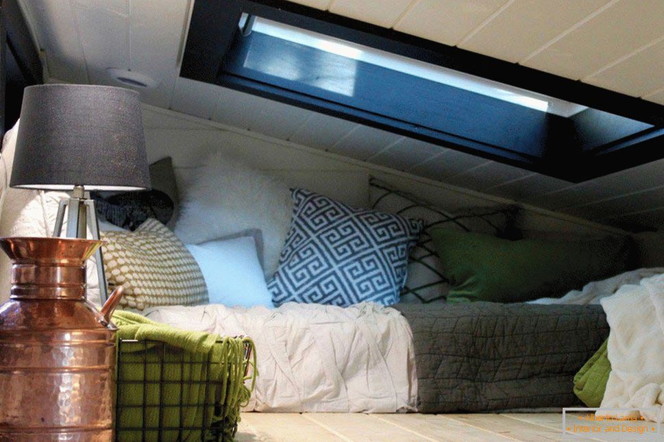 Dormiente sotto il soffitto