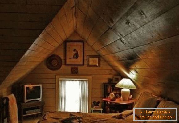 interno camera da letto in una casa di legno, foto 36
