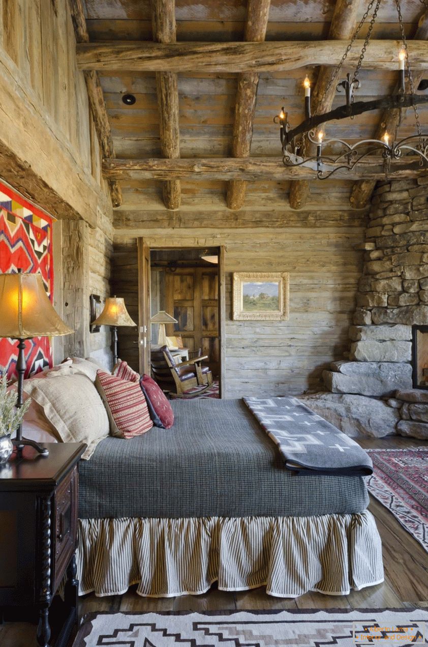 Interior design di una camera da letto in una casa di legno con un camino