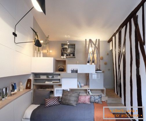 Interior design di un piccolo appartamento di Julie Nabuchit