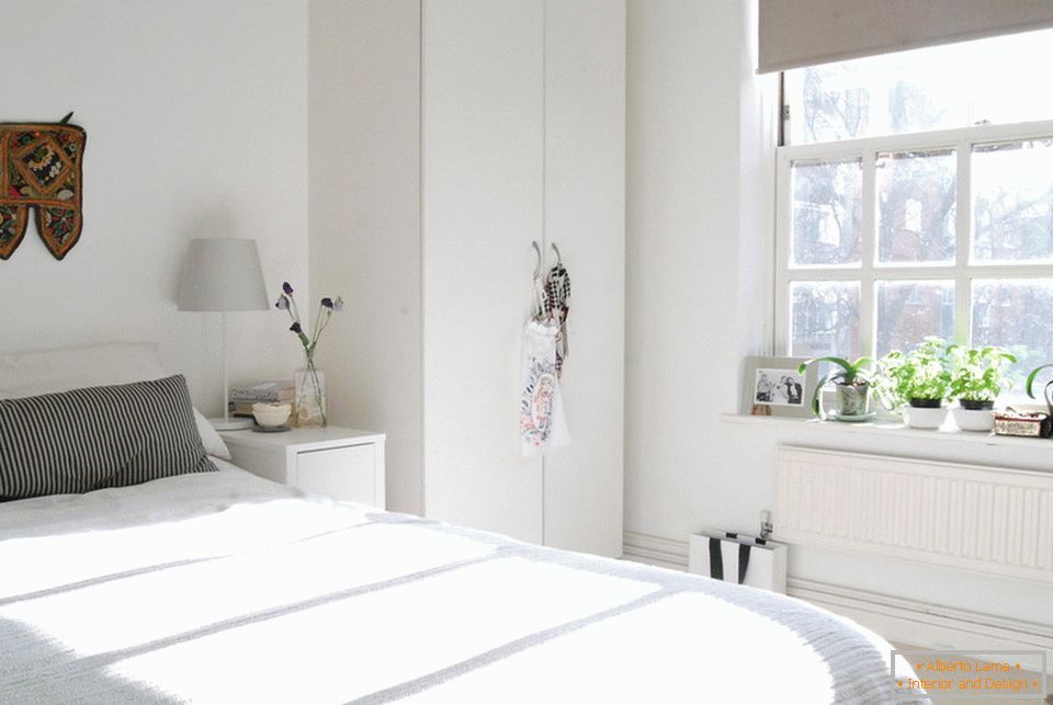 Interno camera da letto in stile scandinavo