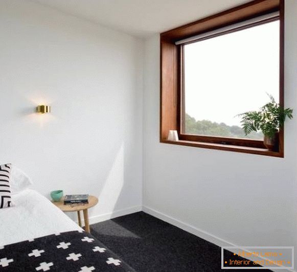 Progettazione di una finestra in camera da letto - foto di una finestra in legno