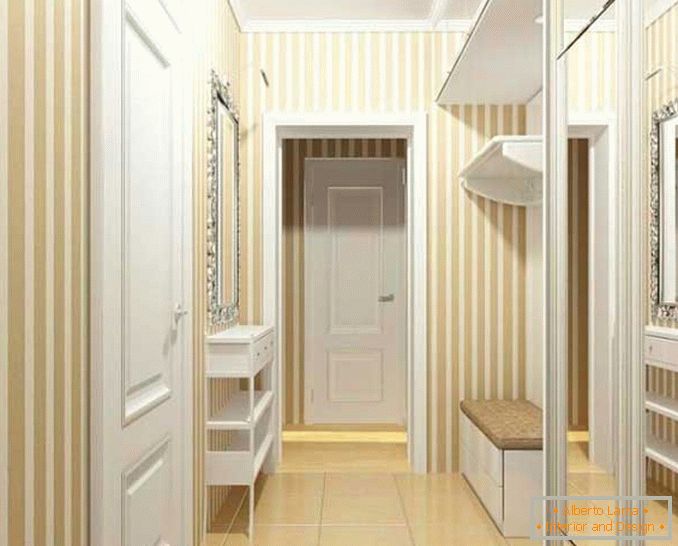 Interior design di un piccolo corridoio in una casa privata