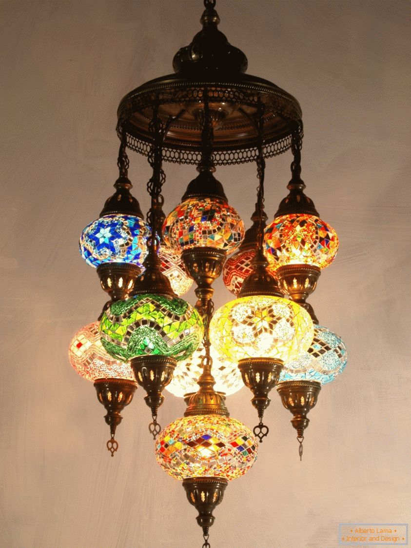 I lampadari utilizzano diversi tipi di lampade