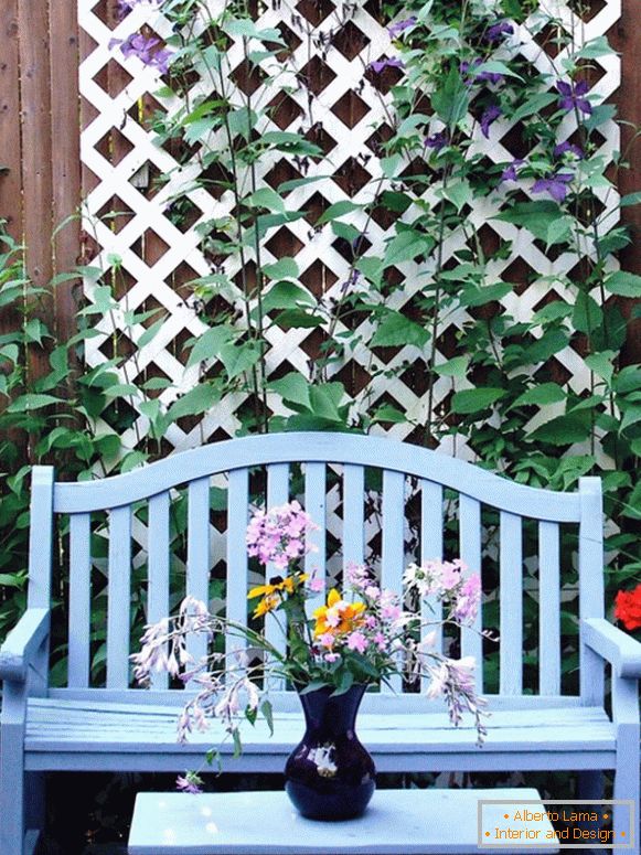 Idea per decorare una recinzione nel cortile