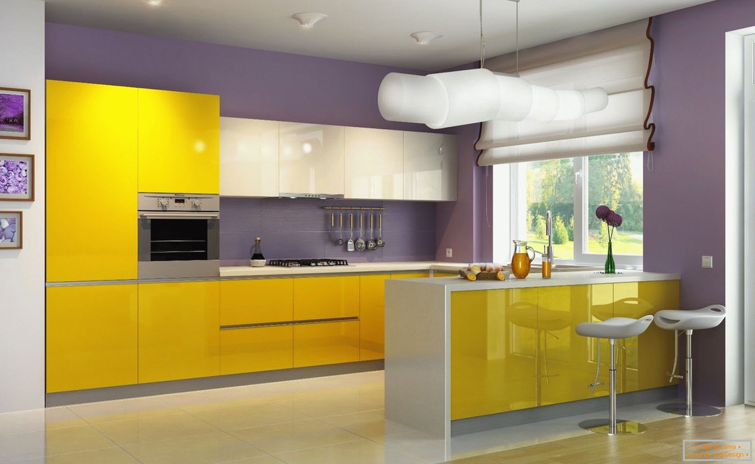 La combinazione di fiori gialli e viola in cucina